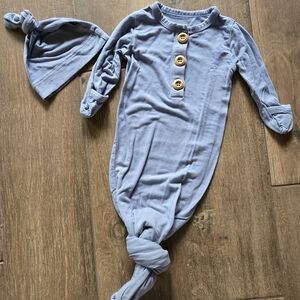 Kyte BABY Light Blue Knotted Gown and Hat Set